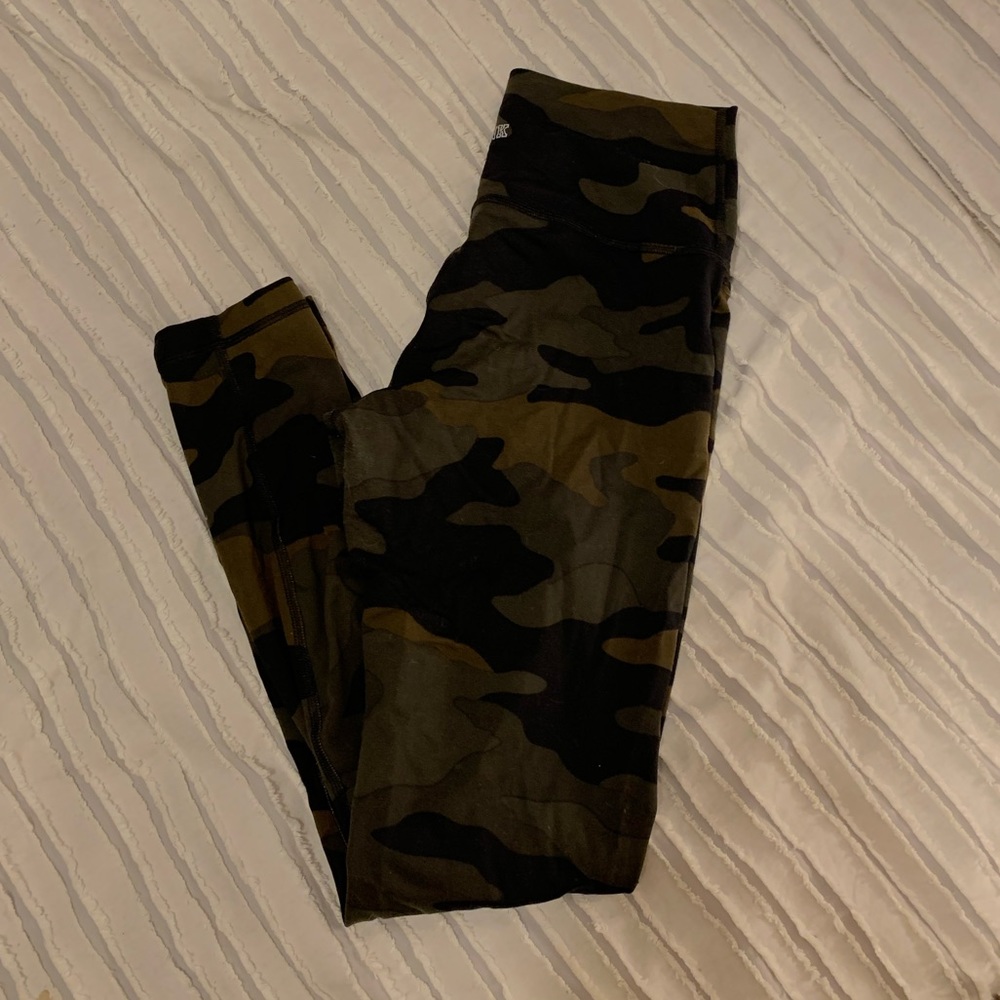PINK camo leggings